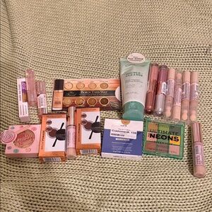 🆕 18 piece beauty lot- all brand new makeup